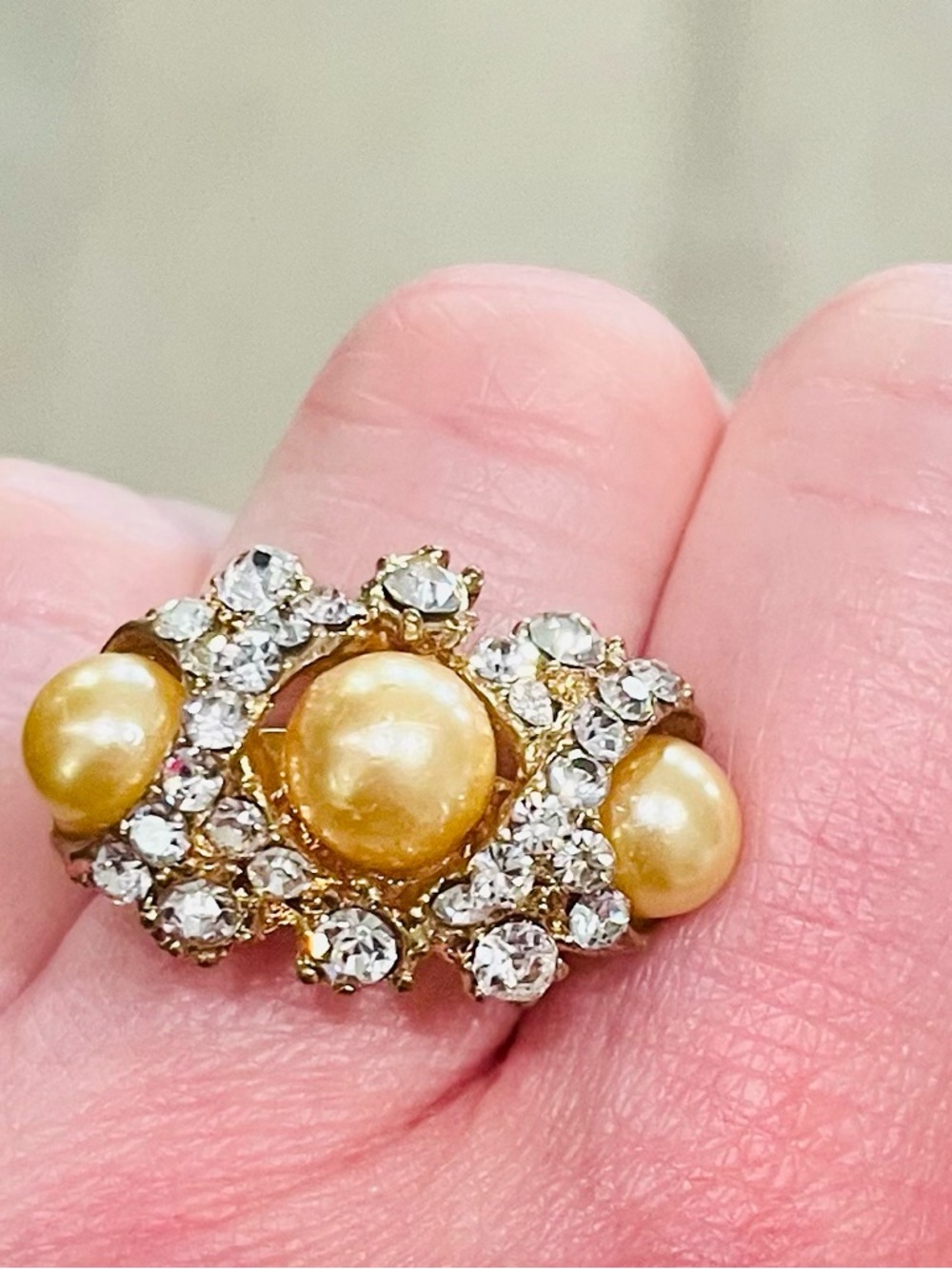 Vintage Style Pearl Rhinestone Cocktail Ring Gold Tone Adjustable Size 7 - Picture 11 of 16